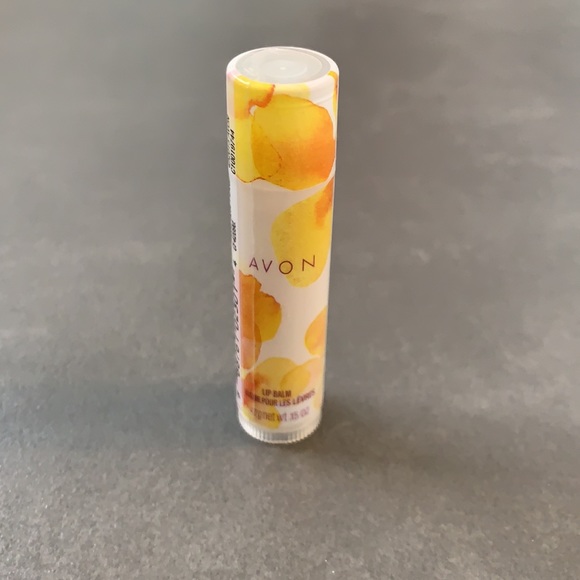 🌼 Avon “Petals” Lip Balm - Coconut Flower 🌼 - Picture 10 of 10
